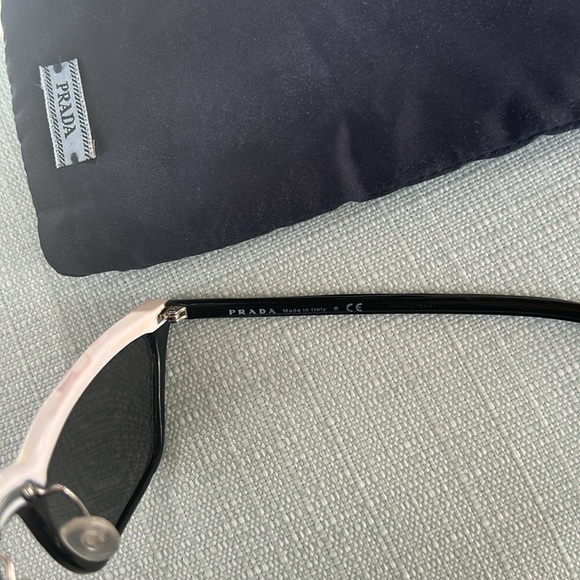 Prada shades black and white (AUTHENTIC) only worn once - Picture 5 of 6